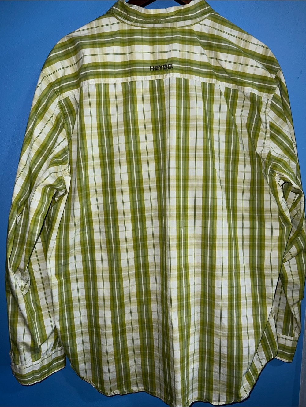 Casual Men's Green Plaid Button-Down Shirt - Picture 4 of 4